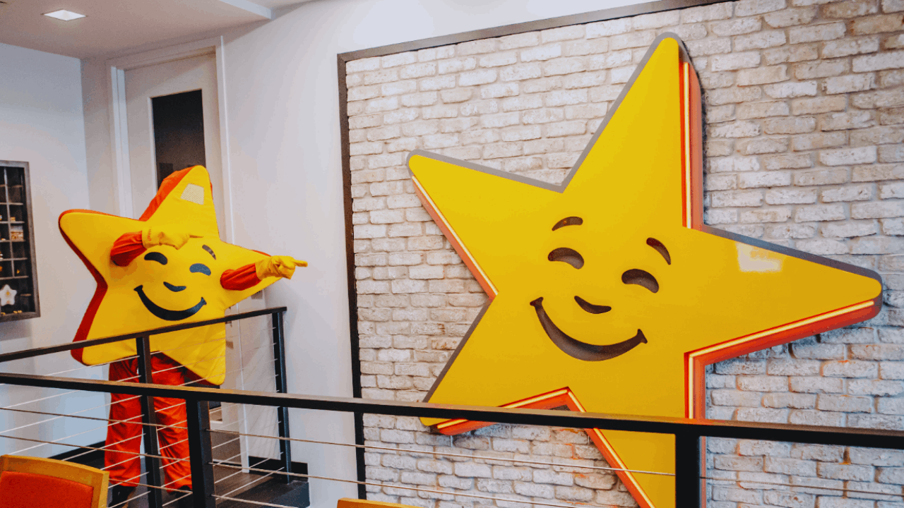 Trabaja en Hardee's o Carl's Jr: Solicita ahora empleo en comida rápida!